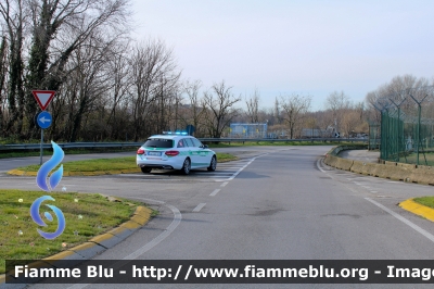 Mercedes-Benz Classe C 
Polizia Locale 
Comune di Peschiera Borromeo
Allestita Bertazzoni
Trasporto Organi
Mezzo proveniente da confisca
Polizia Locale YA 560 AP
PL 28
Parole chiave: Mercedes-Benz Classe_C Polizia_Locale_YA560AP