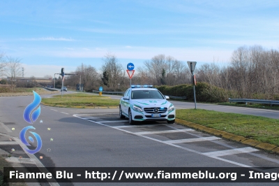 Mercedes-Benz Classe C 
Polizia Locale 
Comune di Peschiera Borromeo
Allestita Bertazzoni
Trasporto Organi
Mezzo proveniente da confisca
Polizia Locale YA 560 AP
PL 28
Parole chiave: Mercedes-Benz Classe_C Polizia_Locale_YA560AP