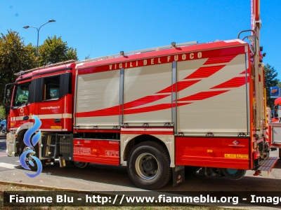 Mercedes-Benz Arocs 1832
Vigili del Fuoco
Comando Provinciale di Milano
Bimodale (strada-rotaia)
Allestimento BAI
VF 30910
Parole chiave: Mercedes-Benz Arocs_1832 VF30910