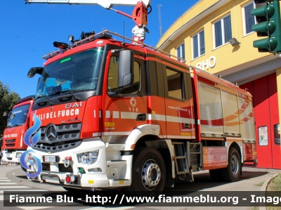 Mercedes-Benz Arocs 1832
Vigili del Fuoco
Comando Provinciale di Milano
Bimodale (strada-rotaia)
Allestimento BAI
VF 30910
Parole chiave: Mercedes-Benz Arocs_1832 VF30910