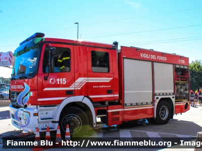 Mercedes-Benz Actros 1841 II serie
Vigili del Fuoco
Comando Provinciale di Milano
Distaccamento Volontario di Pieve Emanuele (MI)
AutoPompaSerbatoio allestimento Bai
VF 24494
Parole chiave: Mercedes-Benz Actros_1841_IIserie VF24494