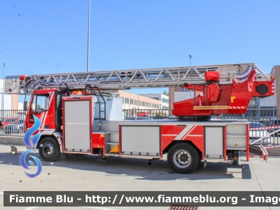 Iveco EuroFire 150e27 I serie
Vigili del Fuoco
Comando Provinciale di Milano
Distaccamento Volontario di Pieve Emanuele (MI)
AutoScala da 24 metri 
Allestimento Magirus 
Ricondizionata Fortini
Appartenuta ad un Corpo Tedesco.
Esemplare con mascherina Iveco Eurocargo II serie
VF 30976
Parole chiave: Iveco EuroFire_150e27_Iserie VF30976