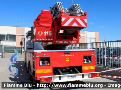 Iveco EuroFire 150e27 I serie
Vigili del Fuoco
Comando Provinciale di Milano
Distaccamento Volontario di Pieve Emanuele (MI)
AutoScala da 24 metri 
Allestimento Magirus-Macchi 
Ricondizionata Fortini
Appartenuta ad un Corpo Tedesco.
Esemplare con cabina Iveco Eurocargo II serie
VF 30976
Parole chiave: Iveco EuroFire_150e27_Iserie VF30976