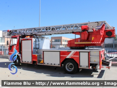 Iveco EuroFire 150e27 I serie
Vigili del Fuoco
Comando Provinciale di Milano
Distaccamento Volontario di Pieve Emanuele (MI)
AutoScala da 24 metri 
Allestimento Magirus 
Ricondizionata Fortini
Appartenuta ad un Corpo Tedesco.
Esemplare con mascherina Iveco Eurocargo II serie
VF 30976
Parole chiave: Iveco EuroFire_150e27_Iserie VF30976