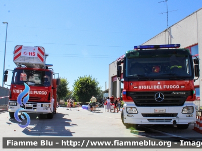 Mercedes-Benz Actros 1841 II serie
Vigili del Fuoco
Comando Provinciale di Milano
Distaccamento Volontario di Pieve Emanuele (MI)
AutoPompaSerbatoio allestimento Bai
VF 24494
Parole chiave: Mercedes-Benz Actros_1841_IIserie VF24494