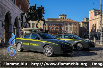 Alfa Romeo 159
Guardia di Finanza
GdiF 120 BH

Fotografata insieme a AR Giulietta restyle GdiF 860 BK
Parole chiave: Alfa-Romeo 159 GdiF120BH Alfa-Romeo Giulietta_restyle GdiF860BK