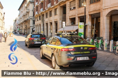 Alfa Romeo 159
Guardia di Finanza
GdiF 120 BH

Fotografata insieme a AR Giulietta restyle GdiF 860 BK
Parole chiave: Alfa-Romeo 159 GdiF120BH Alfa-Romeo Giulietta_restyle GdiF860BK