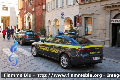 Alfa Romeo 159
Guardia di Finanza
GdiF 120 BH

Fotografata insieme a AR Giulietta restyle GdiF 860 BK
Parole chiave: Alfa-Romeo 159 GdiF120BH Alfa-Romeo Giulietta_restyle GdiF860BK