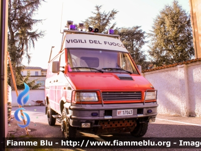 Iveco Daily 4x4 40.10 II serie
Vigili del Fuoco
Comando Provinciale di Lodi
Distaccamento Volontario di Sant'Angelo Lodigiano (LO)
Polisoccorso
VF 17043
Parole chiave: Iveco Daily_4x4_IIserie