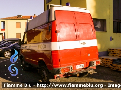 Iveco Daily 4x4 40.10 II serie
Vigili del Fuoco
Comando Provinciale di Lodi
Distaccamento Volontario di Sant'Angelo Lodigiano (LO)
Polisoccorso
VF 17043
Parole chiave: Iveco Daily_4x4_IIserie