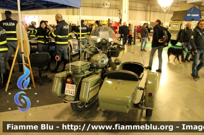 Moto Guzzi V7 Sidecar
Polizia di Stato
Polizia Stradale
Esemplare esposto presso il Museo delle auto della Polizia di Stato
POLIZIA 41143

Fotografata all'Automotoretrò 2023 di Parma
Parole chiave: Moto Guzzi_V7_Sidecar POLIZIA41143