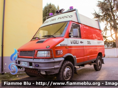 Iveco Daily 4x4 40.10 II serie
Vigili del Fuoco
Comando Provinciale di Lodi
Distaccamento Volontario di Sant'Angelo Lodigiano (LO)
Polisoccorso
VF 17043
Parole chiave: Iveco Daily_4x4_IIserie