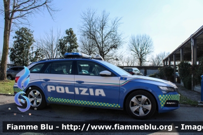 Skoda Superb Wagon III serie restyle
Polizia di Stato
Polizia Stradale
POLIZIA M6407
Parole chiave: Skoda Superb_Wagon_IIIserie_restyle POLIZIAM6407