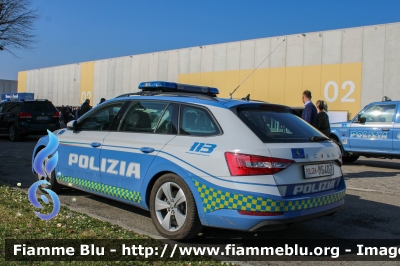 Skoda Superb Wagon III serie restyle
Polizia di Stato
Polizia Stradale
POLIZIA M6407
Parole chiave: Skoda Superb_Wagon_IIIserie_restyle POLIZIAM6407