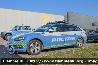 Skoda Superb Wagon III serie restyle
Polizia di Stato
Polizia Stradale
POLIZIA M6407
Parole chiave: Skoda Superb_Wagon_IIIserie_restyle POLIZIAM6407