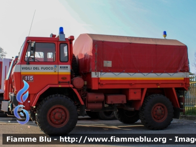 Iveco 80-17
Vigili del Fuoco
Comando Provinciale di Cremona
Carro crolli
VF 14551
Parole chiave: Iveco 80-17 VF14551