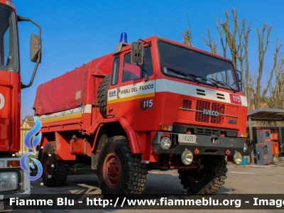 Iveco 80-17
Vigili del Fuoco
Comando Provinciale di Cremona
Carro crolli
VF 14551
Parole chiave: Iveco 80-17 VF14551