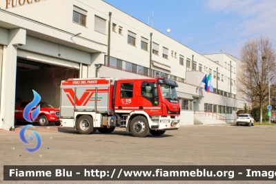 Iveco EuroCargo 120E25 IV serie
Vigili del Fuoco
Comando Provinciale di Cremona
AutoPompaSerbatoio allestimento Magirus
VF 31464
Parole chiave: Iveco EuroCargo_120E25_IVserie VF31464