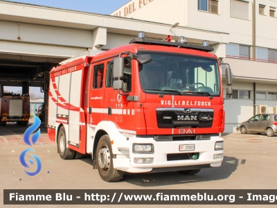 Man TGM 15.250 II serie
Vigili del Fuoco
Comando Provinciale di Cremona
AutoPompaSerbatoio allestita BAI
VF 29905
Parole chiave: Man TGM_15.250_IIserie VF29905