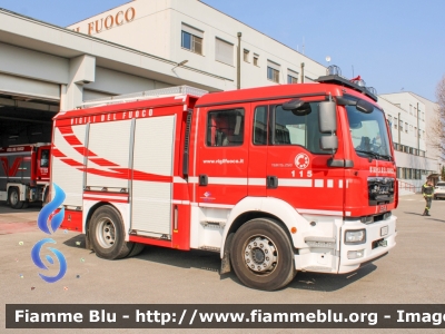 Man TGM 15.250 II serie
Vigili del Fuoco
Comando Provinciale di Cremona
AutoPompaSerbatoio allestita BAI
VF 29905
Parole chiave: Man TGM_15.250_IIserie VF29905