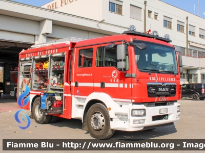 Man TGM 15.250 II serie
Vigili del Fuoco
Comando Provinciale di Cremona
AutoPompaSerbatoio allestita BAI
VF 29905
Parole chiave: Man TGM_15.250_IIserie VF29905