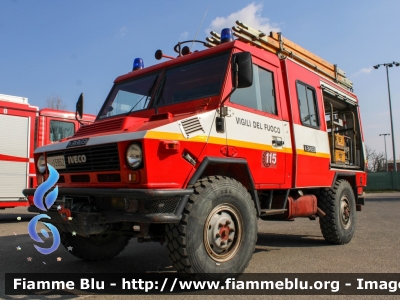 Iveco VM90
Vigili del Fuoco
Comando Provinciale di Cremona
Polisoccorso allestimento Baribbi
VF 15952
Parole chiave: Iveco VM90 VF15952