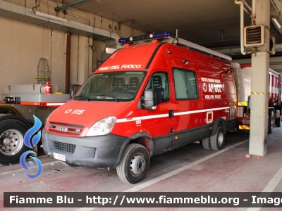 Iveco Daily IV serie
Vigili del Fuoco
Comando Provinciale di Cremona
AF/UCL - Posto di Comando Avanzato
Allestimento Magirus
VF 25385
Parole chiave: Iveco Daily_IVserie VF25385