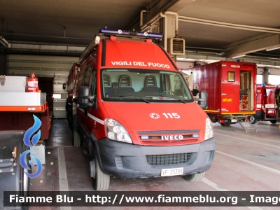 Iveco Daily IV serie
Vigili del Fuoco
Comando Provinciale di Cremona
AF/UCL - Posto di Comando Avanzato
Allestimento Magirus
VF 25385
Parole chiave: Iveco Daily_IVserie VF25385