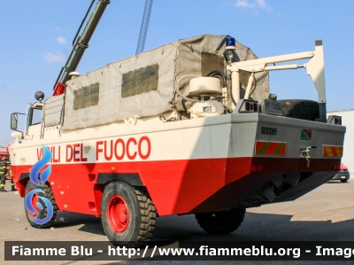 Iveco 6640G
Vigili del Fuoco
Comando Provinciale di Cremona
Allestita Iveco-Magirus
VF 14504
Parole chiave: Iveco 6640G VF14504