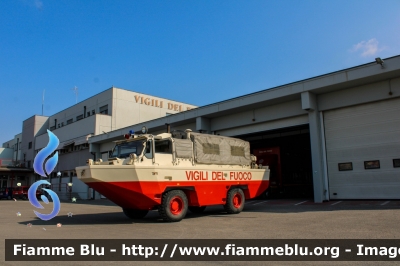 Iveco 6640G
Vigili del Fuoco
Comando Provinciale di Cremona
Allestita Iveco-Magirus
VF 14504
Parole chiave: Iveco 6640G VF14504