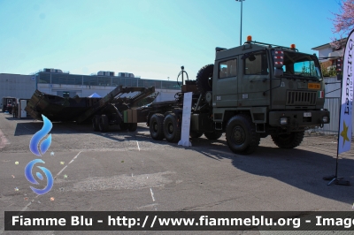 Ponte "PGM"
Esercito Italiano
2° Reg. Genio Pontieri - Piacenza
Unità motorizzata componibile per attraversamento corsi d'acqua come installazione unica o come battello da spola

Esposto alla Fiera della Logistica Verona
Parole chiave: Ponte "PGM"