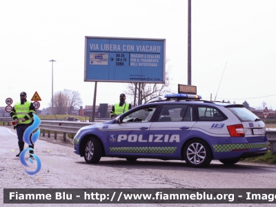 Skoda Octavia Wagon V serie
Polizia di Stato
Polizia Autostradale in servizio sulla rete Autostrade per l'Italia
Allestimento Focaccia
Decorazione Grafica Artlantis
Con nuova decorazione
POLIZIA M3790
Parole chiave: Skoda Octavia_Wagon_Vserie POLIZIAM3790