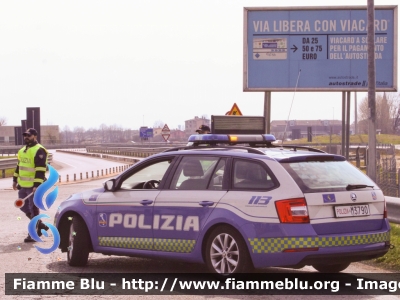 Skoda Octavia Wagon V serie
Polizia di Stato
Polizia Autostradale in servizio sulla rete Autostrade per l'Italia
Allestimento Focaccia
Decorazione Grafica Artlantis
Con nuova decorazione
POLIZIA M3790
Parole chiave: Skoda Octavia_Wagon_Vserie POLIZIAM3790