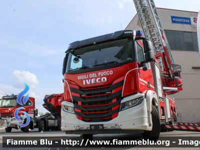 Iveco S-Way AT260S42 
Vigili del Fuoco
AutoScala articolata M42L-AS da 42 metri
Allestimento Magirus 
Parole chiave: Iveco S-Way_AT260S42 Reas2022