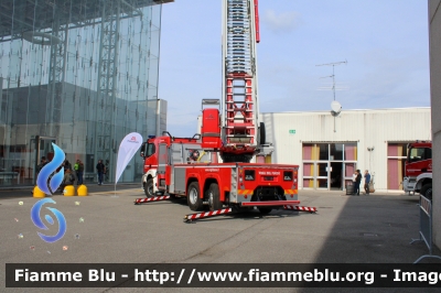 Iveco S-Way AT260S42 
Vigili del Fuoco
AutoScala articolata M42L-AS da 42 metri
Allestimento Magirus 
Parole chiave: Iveco S-Way_AT260S42 Reas2022