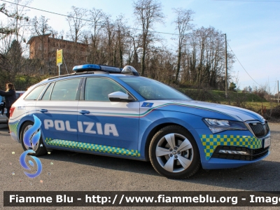 Skoda Superb Wagon III serie restyle
Polizia di Stato
Polizia Stradale
Decorazione Grafica Artlantis
POLIZIA M6370
Parole chiave: Skoda Superb_Wagon_IIIserie_restyle