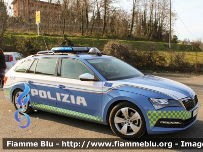 Skoda Superb Wagon III serie restyle
Polizia di Stato
Polizia Stradale
Decorazione Grafica Artlantis
POLIZIA M6370
Parole chiave: Skoda Superb_Wagon_IIIserie_restyle