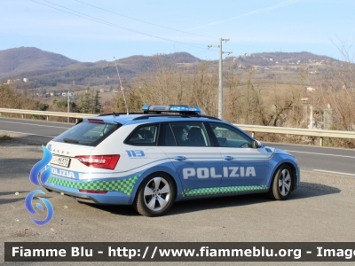 Skoda Superb Wagon III serie restyle
Polizia di Stato
Polizia Stradale
Decorazione Grafica Artlantis
POLIZIA M6370
Parole chiave: Skoda Superb_Wagon_IIIserie_restyle