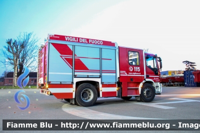 Iveco EuroCargo MaxiCity 180E30 IV serie
Vigili del Fuoco
Comando Provinciale di Cremona
AutoPompaSerbatoio allestimento Magirus
VF 30721
Parole chiave: Iveco EuroCargo_MaxiCity_180E30_IVserie VF30721