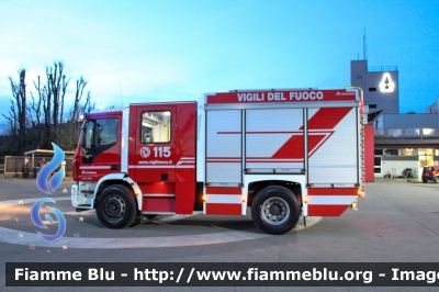 Iveco EuroCargo MaxiCity 180E30 IV serie
Vigili del Fuoco
Comando Provinciale di Cremona
AutoPompaSerbatoio allestimento Magirus
VF 30721
Parole chiave: Iveco EuroCargo_MaxiCity_180E30_IVserie VF30721