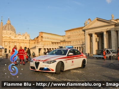 Alfa Romeo Nuova Giulia
Croce Rossa Italiana
Comitato di Piacenza
Allestimento Bertazzoni
CRI 684 AG

Fotografata in occasione del 30ennale del 118 a Piazza San Pietro
Parole chiave: Alfa-Romeo Nuova_Giulia CRI684AG