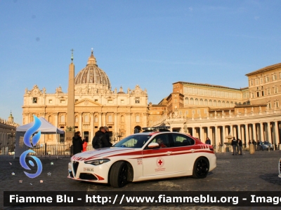 Alfa Romeo Nuova Giulia
Croce Rossa Italiana
Comitato di Piacenza
Allestimento Bertazzoni
CRI 684 AG

Fotografata in occasione del 30ennale del 118 a Piazza San Pietro
Parole chiave: Alfa-Romeo Nuova_Giulia CRI684AG