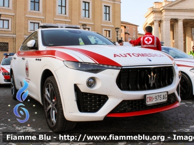 Maserati Levante
Croce Rossa Italiana
Comitato Locale di Modena
CRI 975 AG

Esposta in piazza a San Pietro per il 30ennale del 118
Parole chiave: Maserati Levante 30ennale118