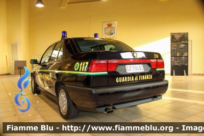 Alfa-Romeo 155 II serie Q4
Guardia di Finanza
Veicolo storico
Museo Storico del Corpo
Comando Generale di Roma
GdiF 786 AS

Esposta in occasione di un'esposizione per i 110 anni dell'
Parole chiave: Alfa-Romeo 155_IIserie_Q4 GdiF786AS