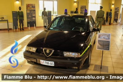 Alfa-Romeo 155 II serie Q4
Guardia di Finanza
Veicolo storico
Museo Storico del Corpo
Comando Generale di Roma
GdiF 786 AS

Esposta in occasione di un'esposizione per i 110 anni dell'
Parole chiave: Alfa-Romeo 155_IIserie_Q4 GdiF786AS