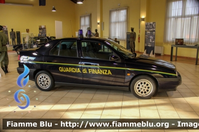 Alfa-Romeo 155 II serie Q4
Guardia di Finanza
Veicolo storico
Museo Storico del Corpo
Comando Generale di Roma
GdiF 786 AS

Esposta in occasione di un'esposizione per i 110 anni dell'
Parole chiave: Alfa-Romeo 155_IIserie_Q4 GdiF786AS