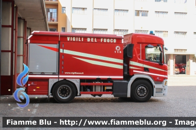 Scania P370 III serie
Vigili del Fuoco
Comando Provinciale di Milano
AutoBottePompa allestimento Bai
VF 32692

Esposta alle Giornate FAI d'Autunno 2023
Parole chiave: Scania P370_IIIserie VF32692