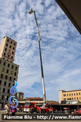 Iveco Stralis AT350E6 II serie
Vigili del Fuoco
Comando Provinciale di Milano
Allestimento Rosenfire-Cela
VF 32417

Esposta alle giornate FAI d'autunno 2023
Parole chiave: Iveco Stralis AT350E6 II serie