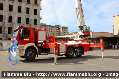 Iveco Stralis AT350E6 II serie
Vigili del Fuoco
Comando Provinciale di Milano
Allestimento Rosenfire-Cela
VF 32417

Esposta alle giornate FAI d'autunno 2023
Parole chiave: Iveco Stralis AT350E6 II serie