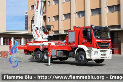 Iveco Stralis AT350E6 II serie
Vigili del Fuoco
Comando Provinciale di Milano
Allestimento Rosenfire-Cela
VF 32417

Esposta alle giornate FAI d'autunno 2023
Parole chiave: Iveco Stralis AT350E6 II serie